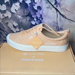 Cariuma Pantone Soft 🍑 Peach 🍑 Sneakers